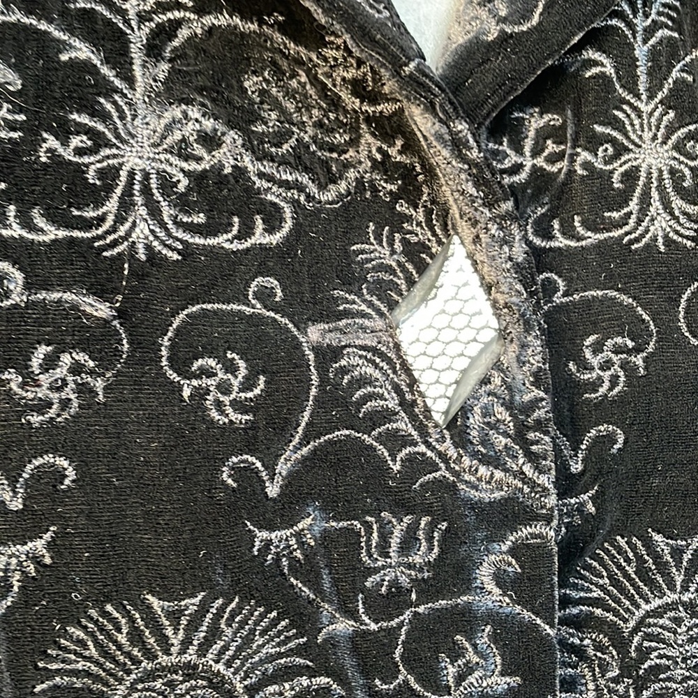 Aris , a burnout, silk velvet tapestry jacket or opera coat with jeweled buttons - Picture 4 of 10